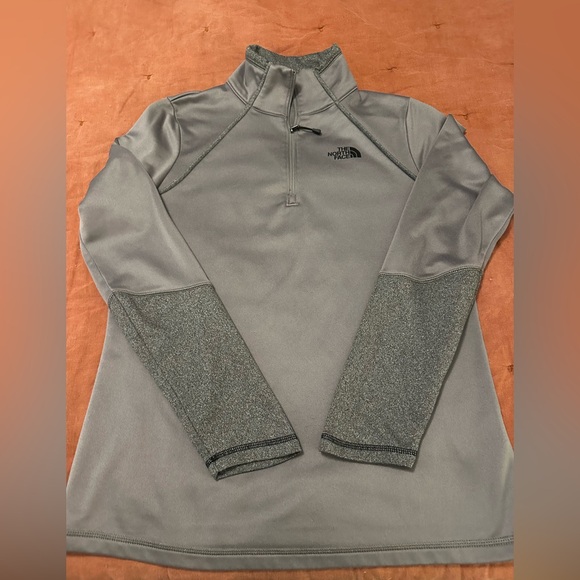 The NorthFace Cinder 1/4 zip pullover, Size Medium - Picture 7 of 10